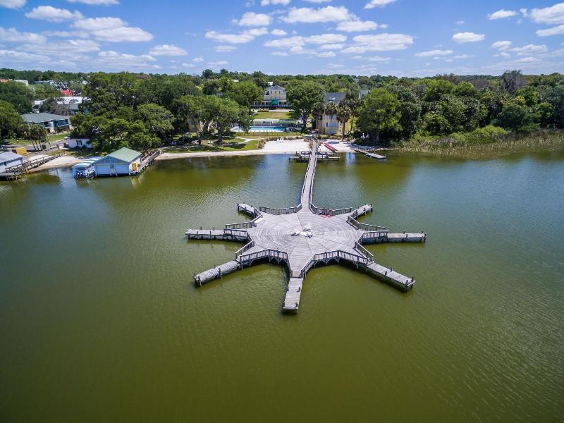 Lakeside Inn image