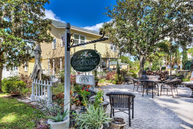 Lakeside Inn image 5