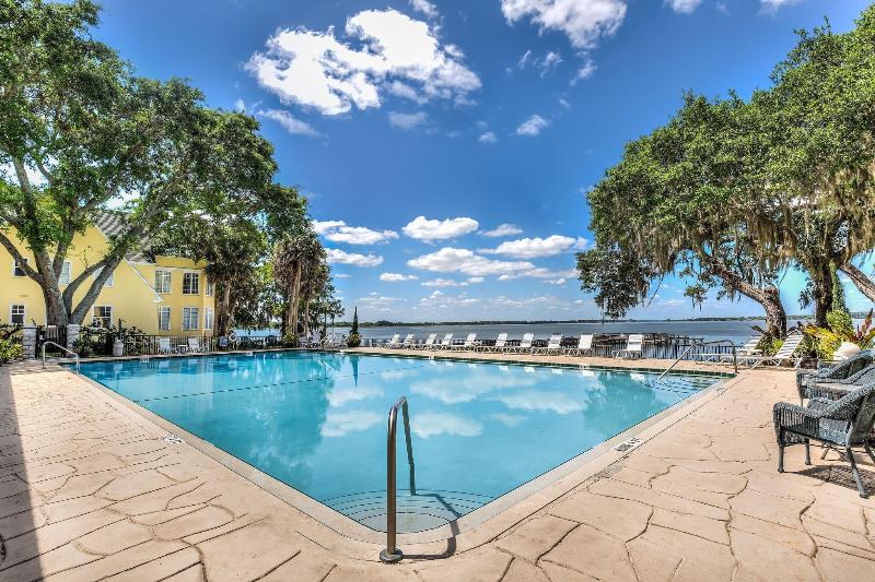 Lakeside Inn image