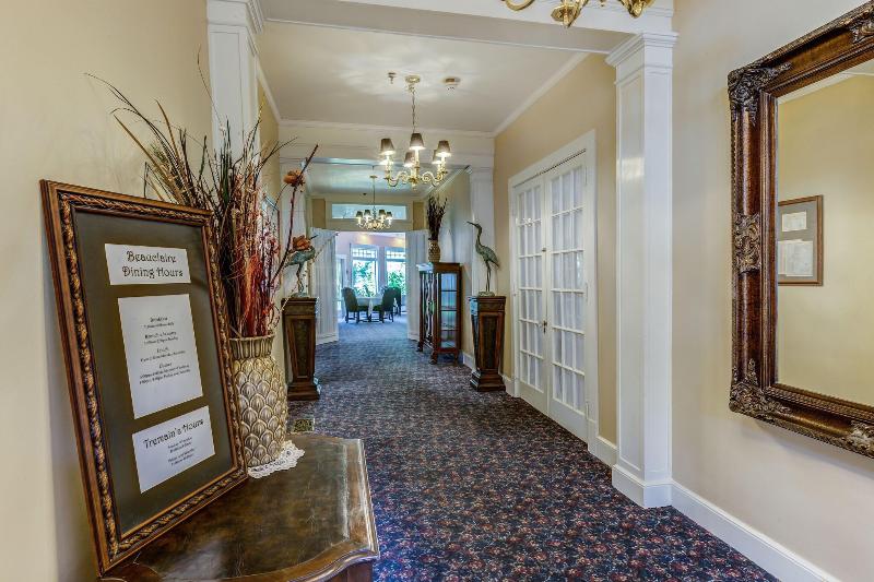 Lakeside Inn image 8