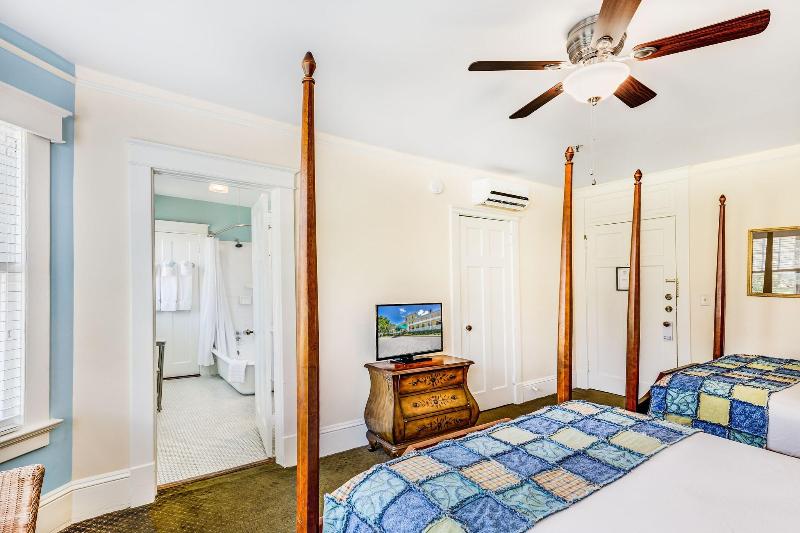 Lakeside Inn image