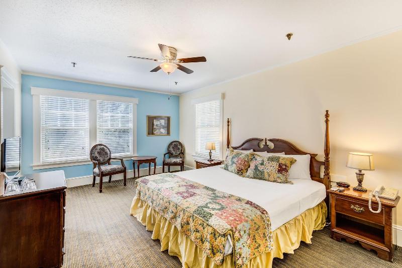 Lakeside Inn image