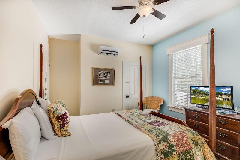 Lakeside Inn image