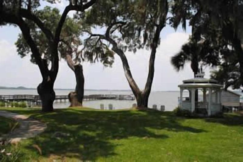 Lakeside Inn image