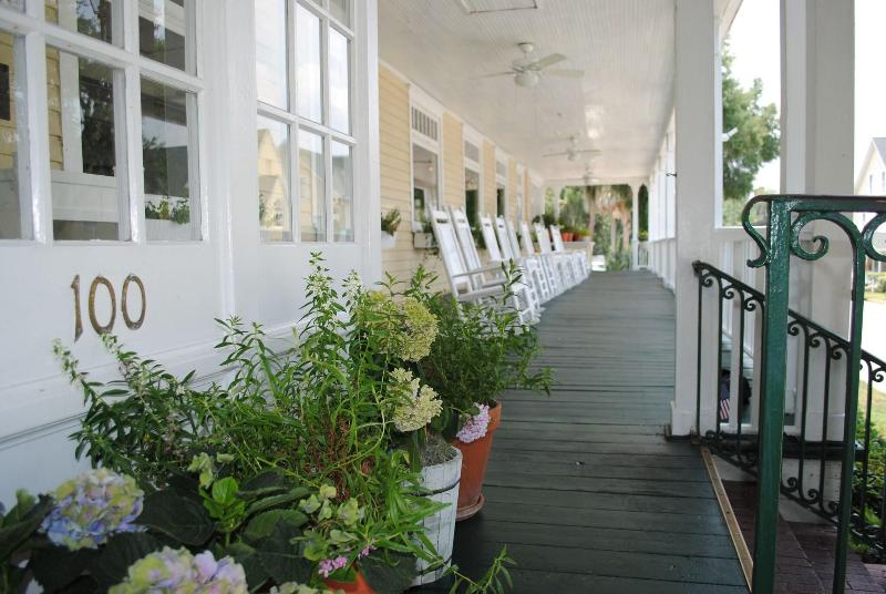 Lakeside Inn image