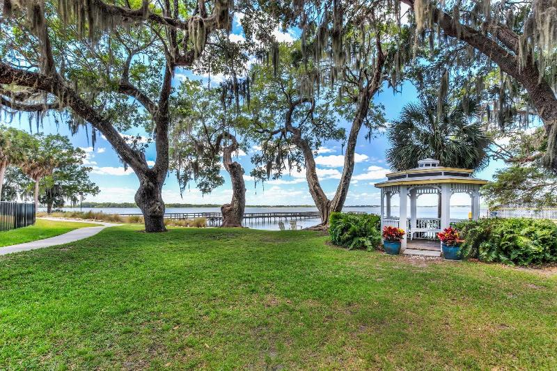 Lakeside Inn image