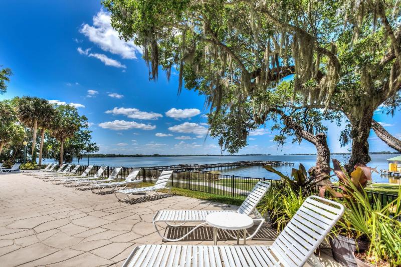 Lakeside Inn image