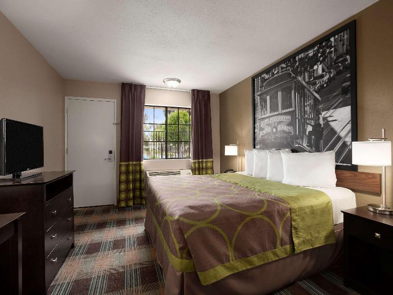 Super 8 by Wyndham Salinas image