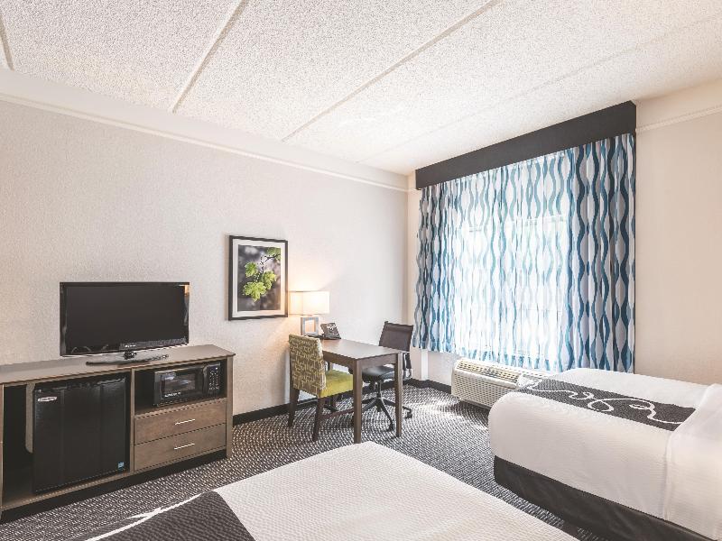 La Quinta Inn & Suites Orlando Lake Mary image