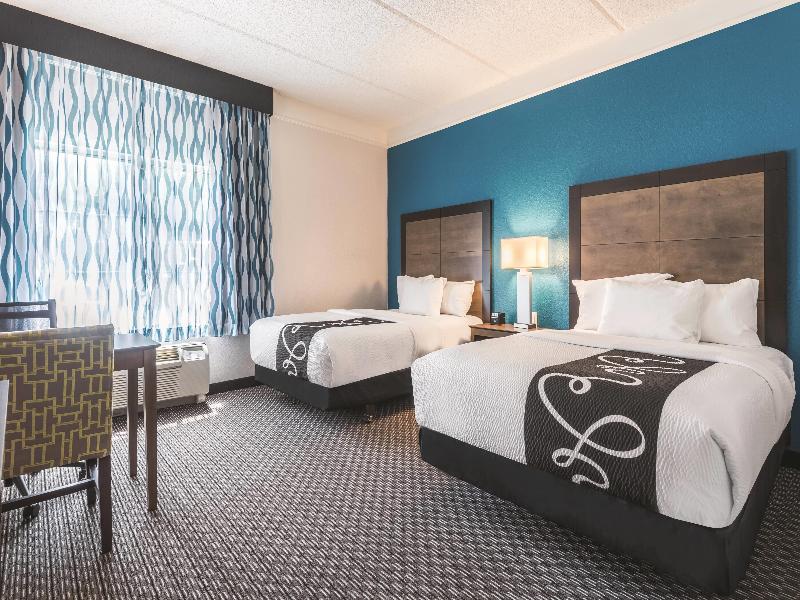 La Quinta Inn & Suites Orlando Lake Mary image
