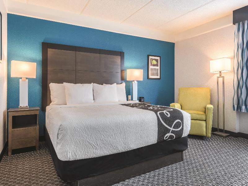 La Quinta Inn & Suites Orlando Lake Mary image