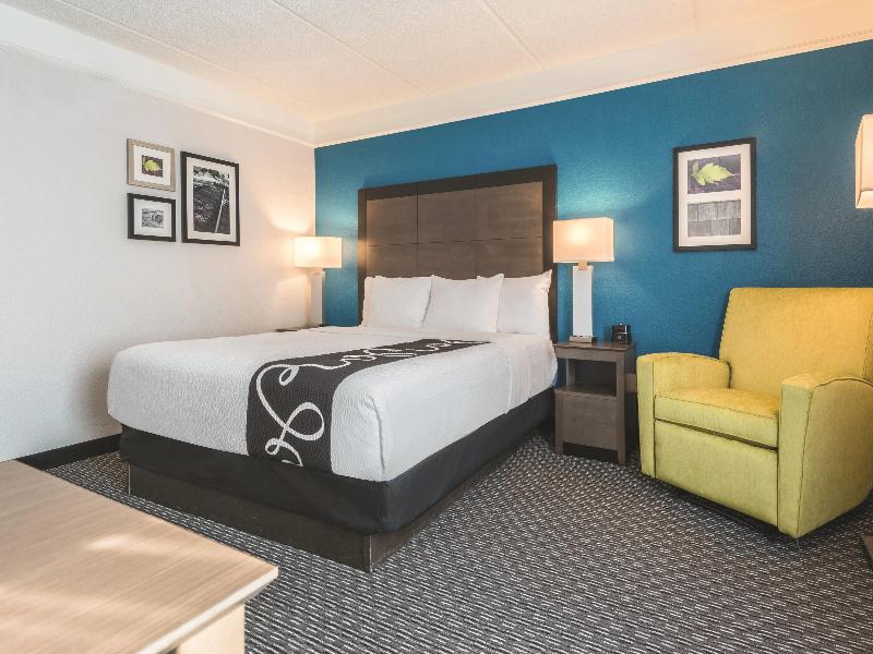 La Quinta Inn & Suites Orlando Lake Mary image