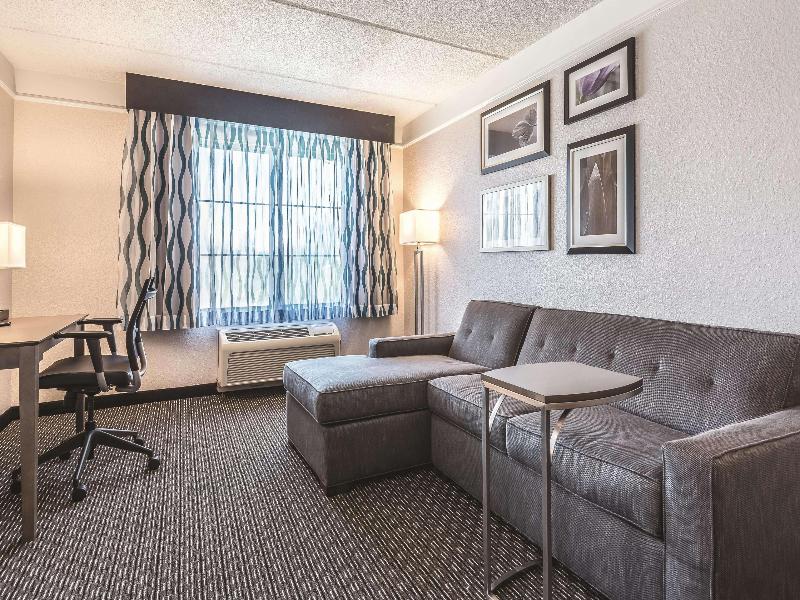 La Quinta Inn & Suites Orlando Lake Mary image