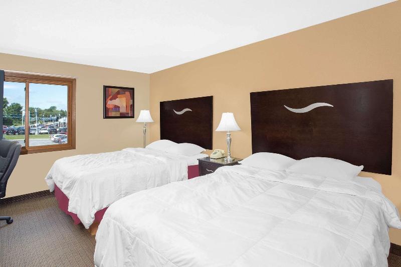 Super 8 by Wyndham Sheboygan WI image