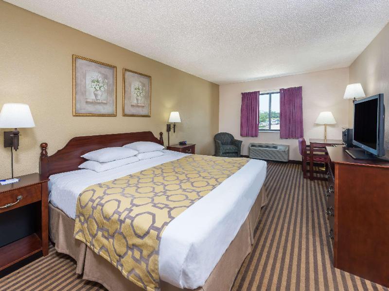 Baymont by Wyndham Metropolis image