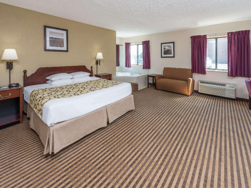 Baymont by Wyndham Metropolis image
