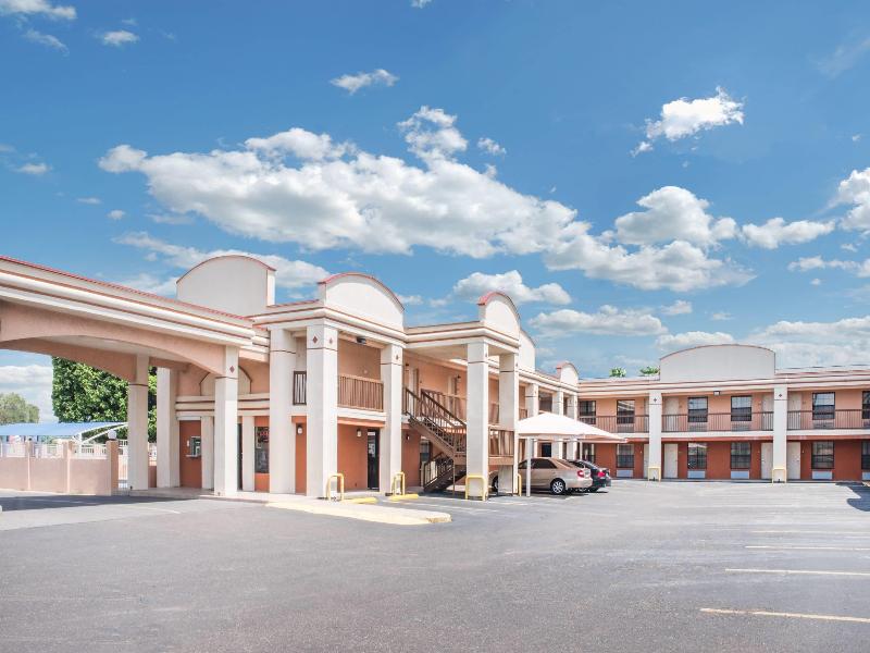 Days Inn By Wyndham Mcallen image