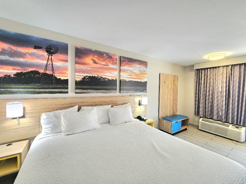 Days Inn By Wyndham Mcallen image