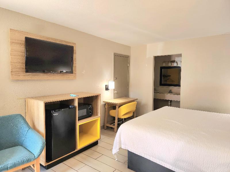 Days Inn By Wyndham Mcallen image