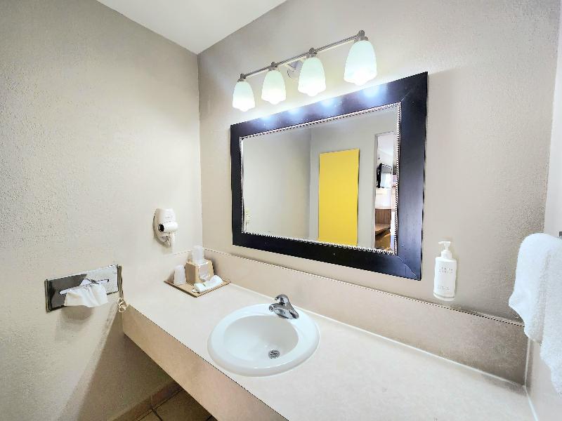 Days Inn By Wyndham Mcallen image