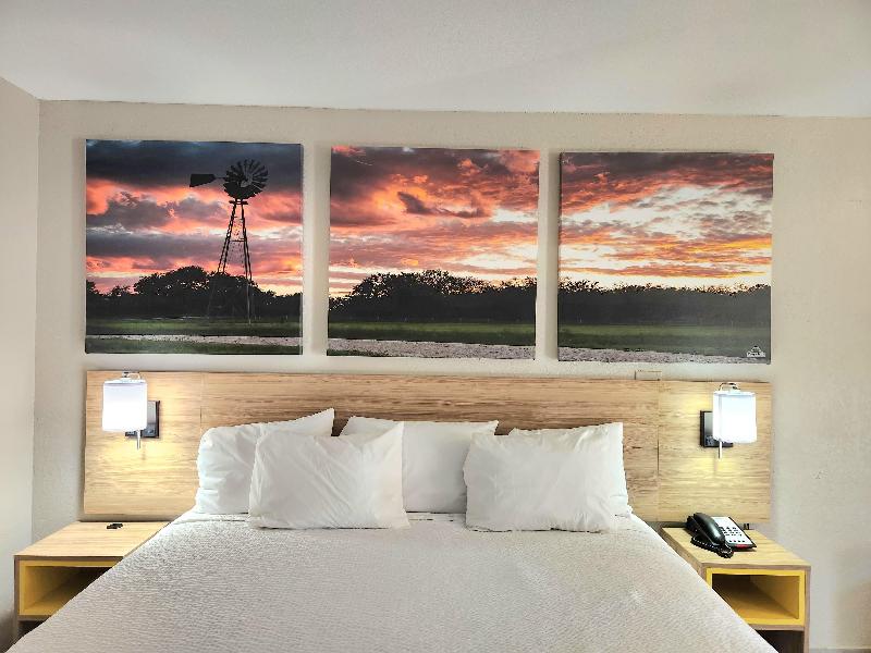 Days Inn By Wyndham Mcallen image