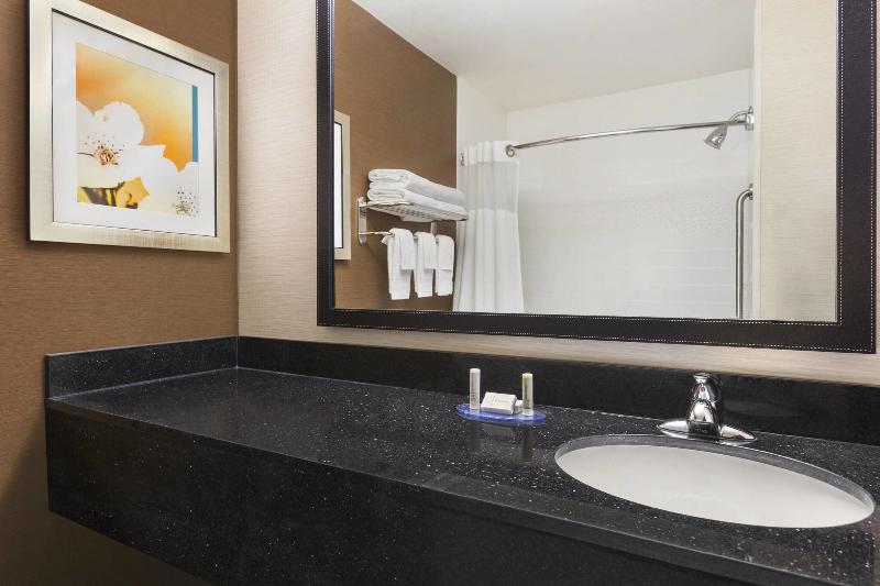 Fairfield Inn image