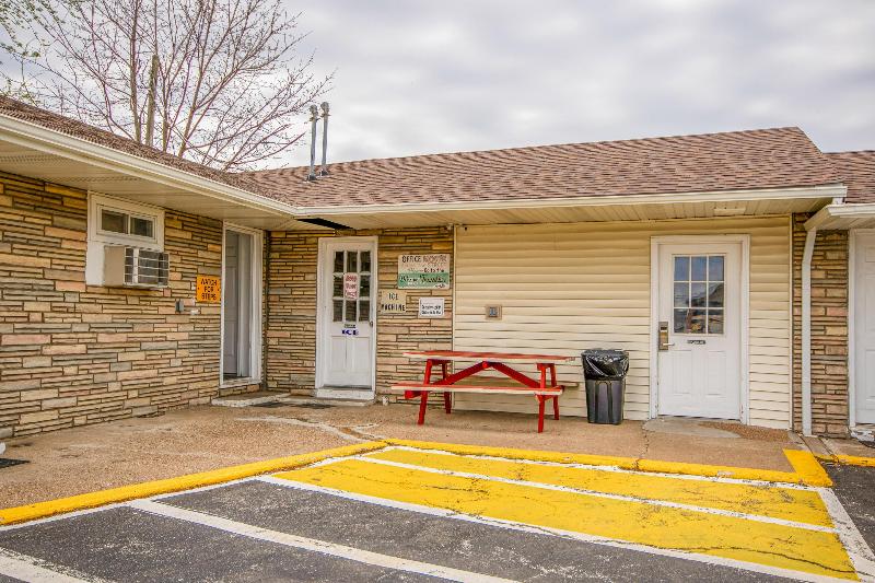 OYO Travelier Motel image