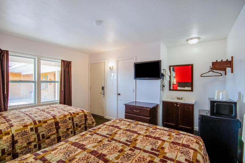 OYO Travelier Motel image