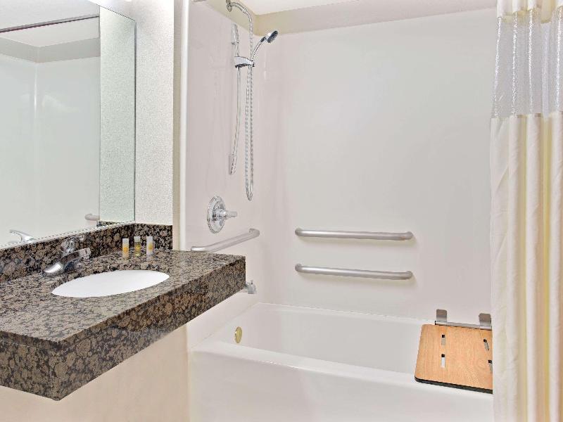 Days Inn &Suites by Wyndham Laurel Near Fort Meade image