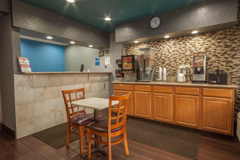Vagabond Inn Hemet image