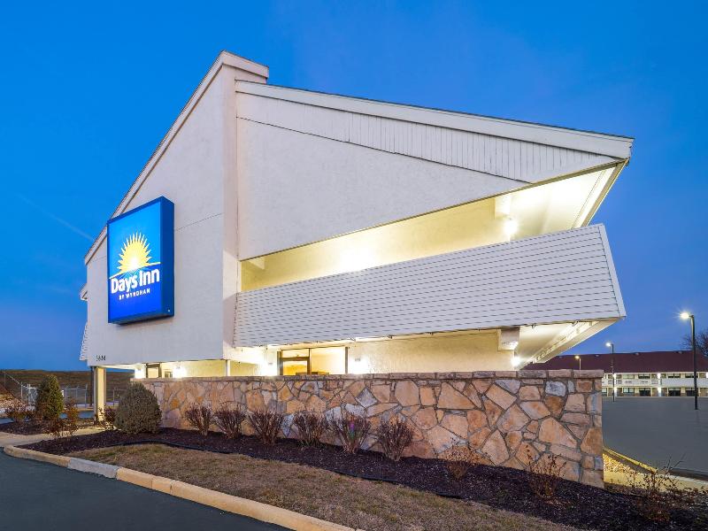 Days Inn by Wyndham Kansas City Northeast image