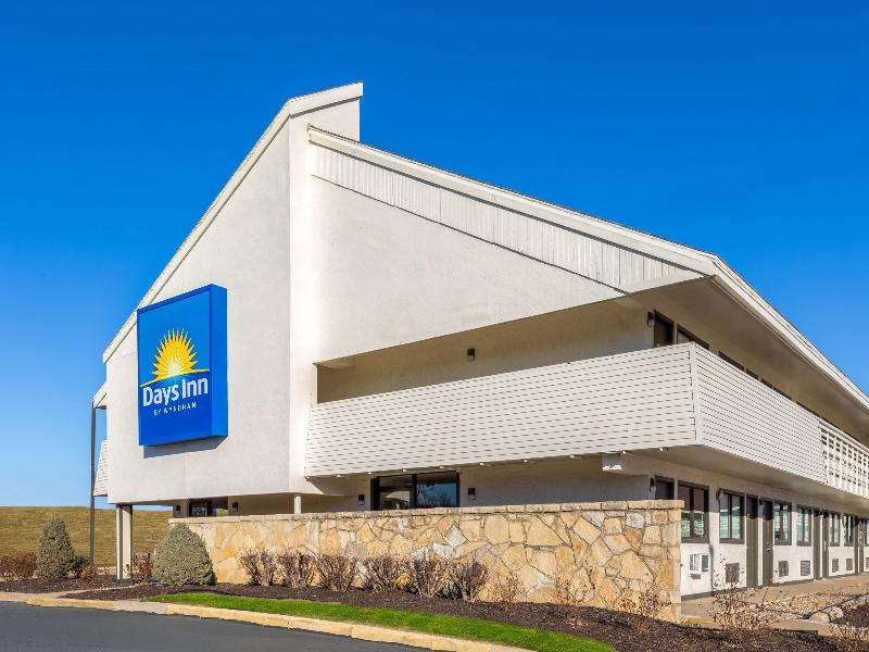 Days Inn by Wyndham Kansas City Northeast image
