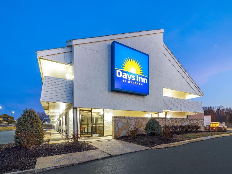 Days Inn by Wyndham Kansas City Northeast image