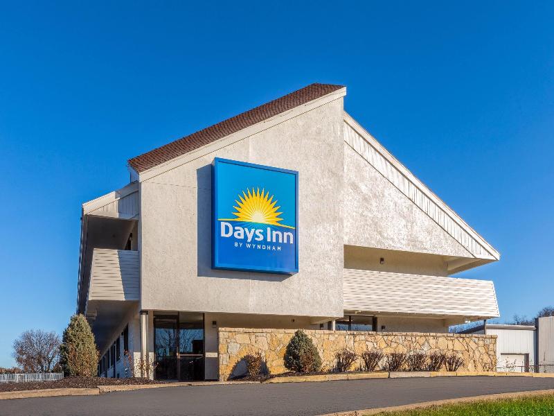 Days Inn by Wyndham Kansas City Northeast image