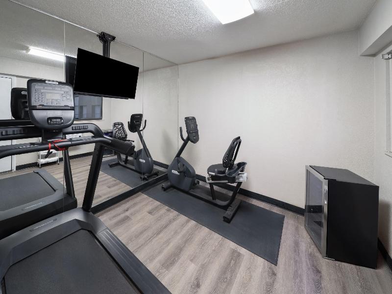 Days Inn by Wyndham Kansas City Northeast image
