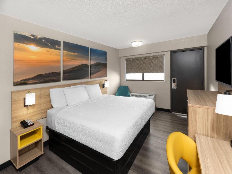 Days Inn by Wyndham Kansas City Northeast image