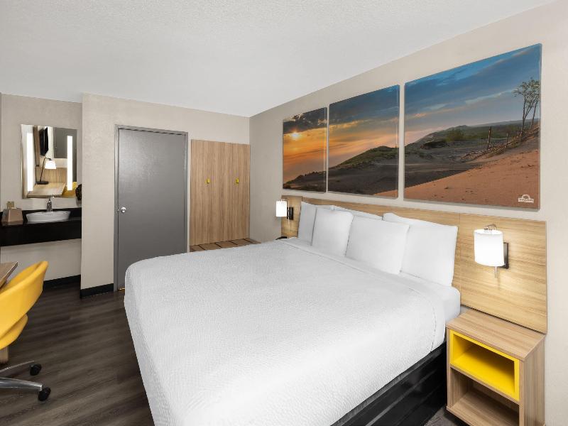 Days Inn by Wyndham Kansas City Northeast image