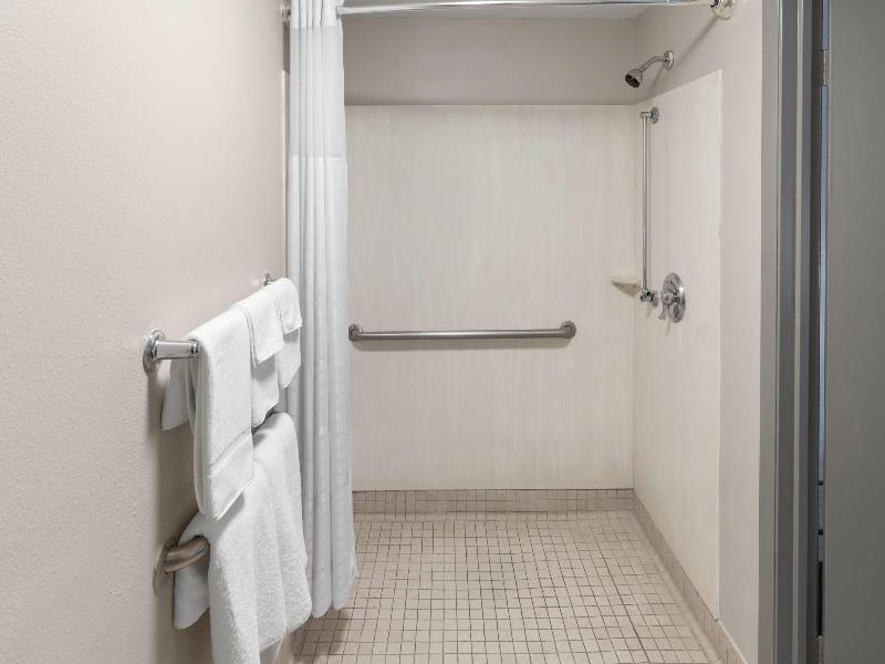 Days Inn by Wyndham Kansas City Northeast image