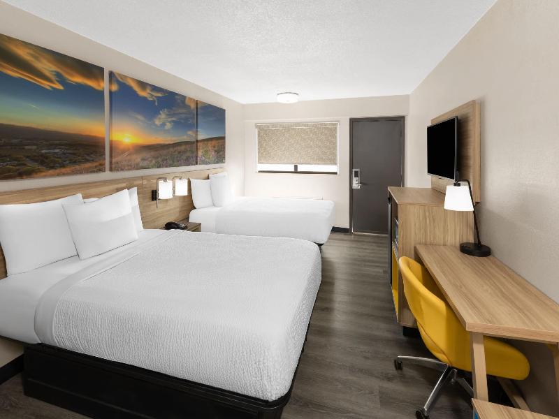 Days Inn by Wyndham Kansas City Northeast image