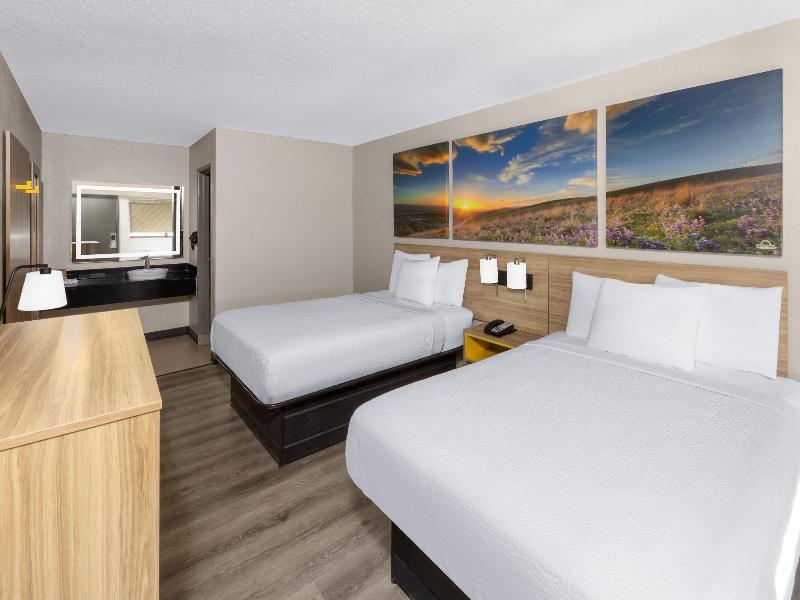 Days Inn by Wyndham Kansas City Northeast image