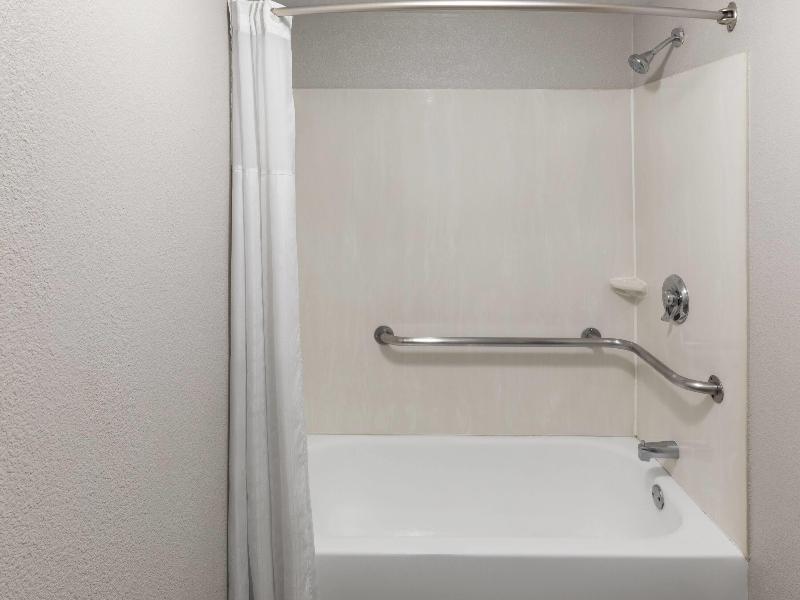 Days Inn by Wyndham Kansas City Northeast image