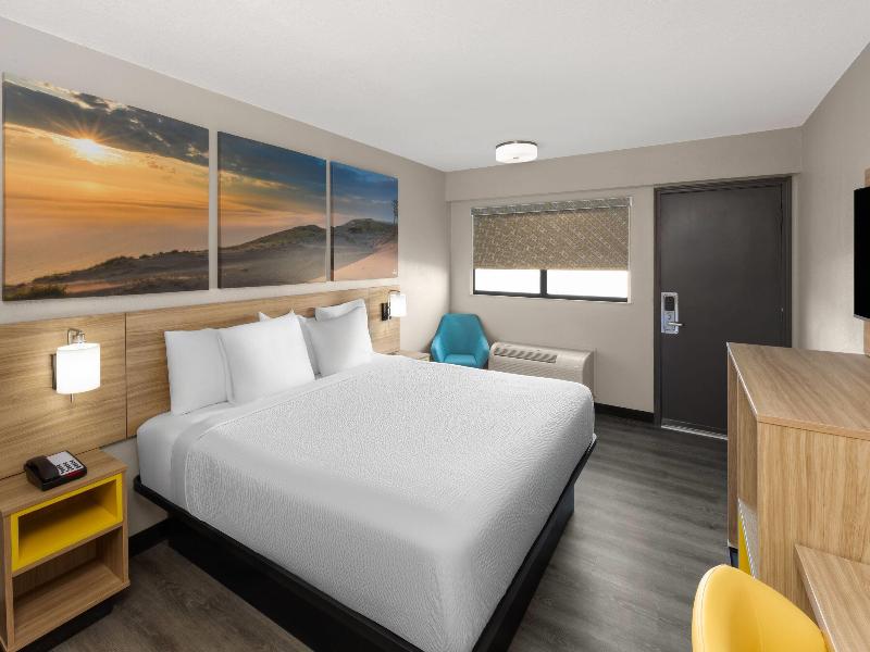 Days Inn by Wyndham Kansas City Northeast image