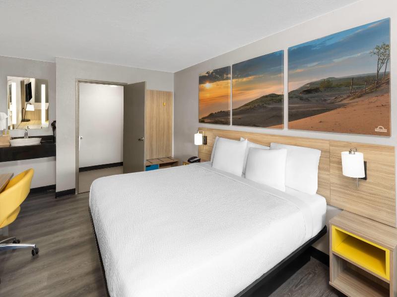 Days Inn by Wyndham Kansas City Northeast image