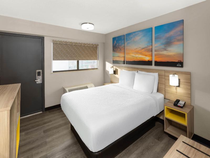 Days Inn by Wyndham Kansas City Northeast image