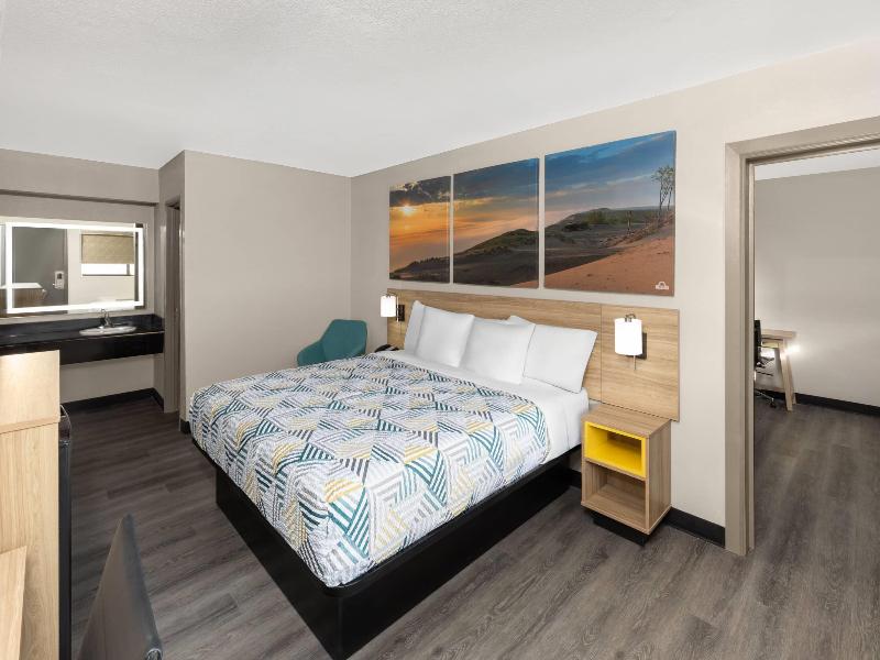 Days Inn by Wyndham Kansas City Northeast image