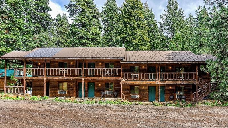 Green Springs Inn & Cabins image