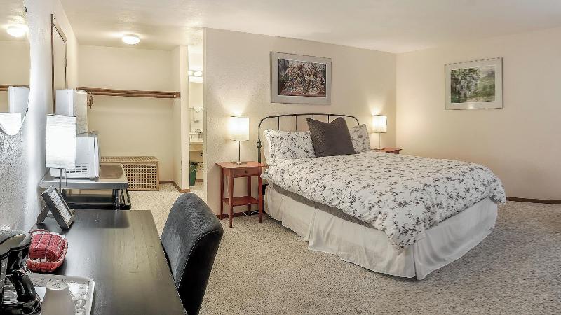 Green Springs Inn & Cabins image