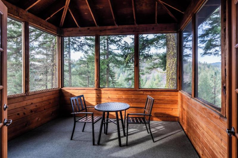Green Springs Inn & Cabins image