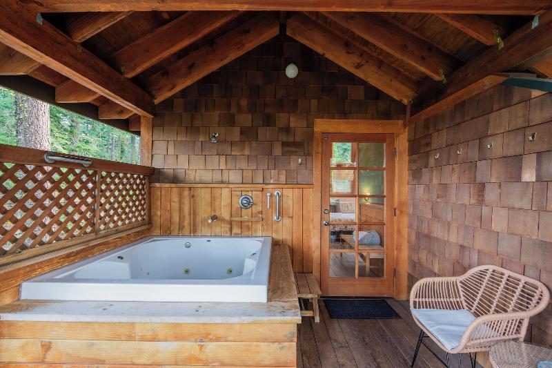Green Springs Inn & Cabins image
