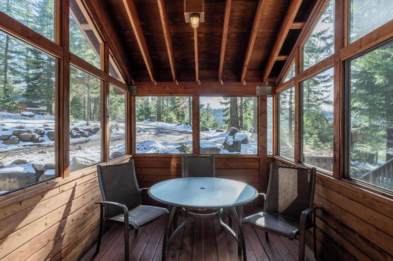 Green Springs Inn & Cabins image